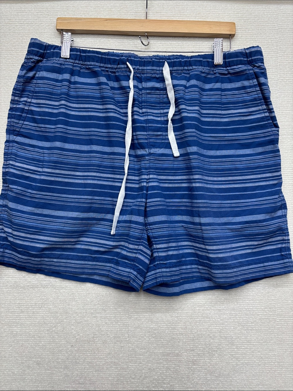 Southern Tide XL Men's Blue Striped Shorts